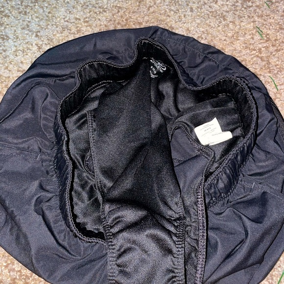 athletic shorts - Picture 3 of 3